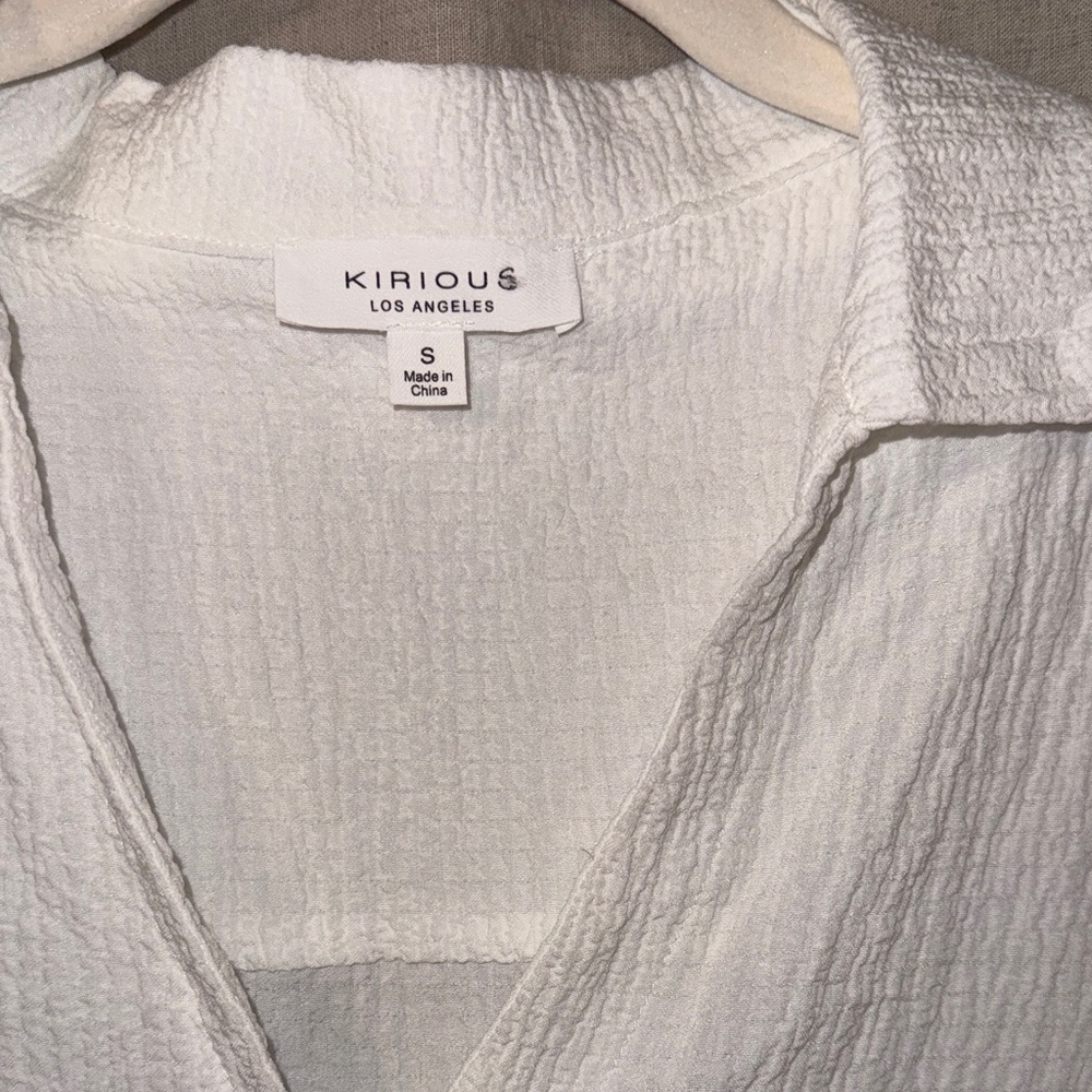 Women’s White Cropped Button-Front Shirt with Relaxed Collar - Picture 6 of 6